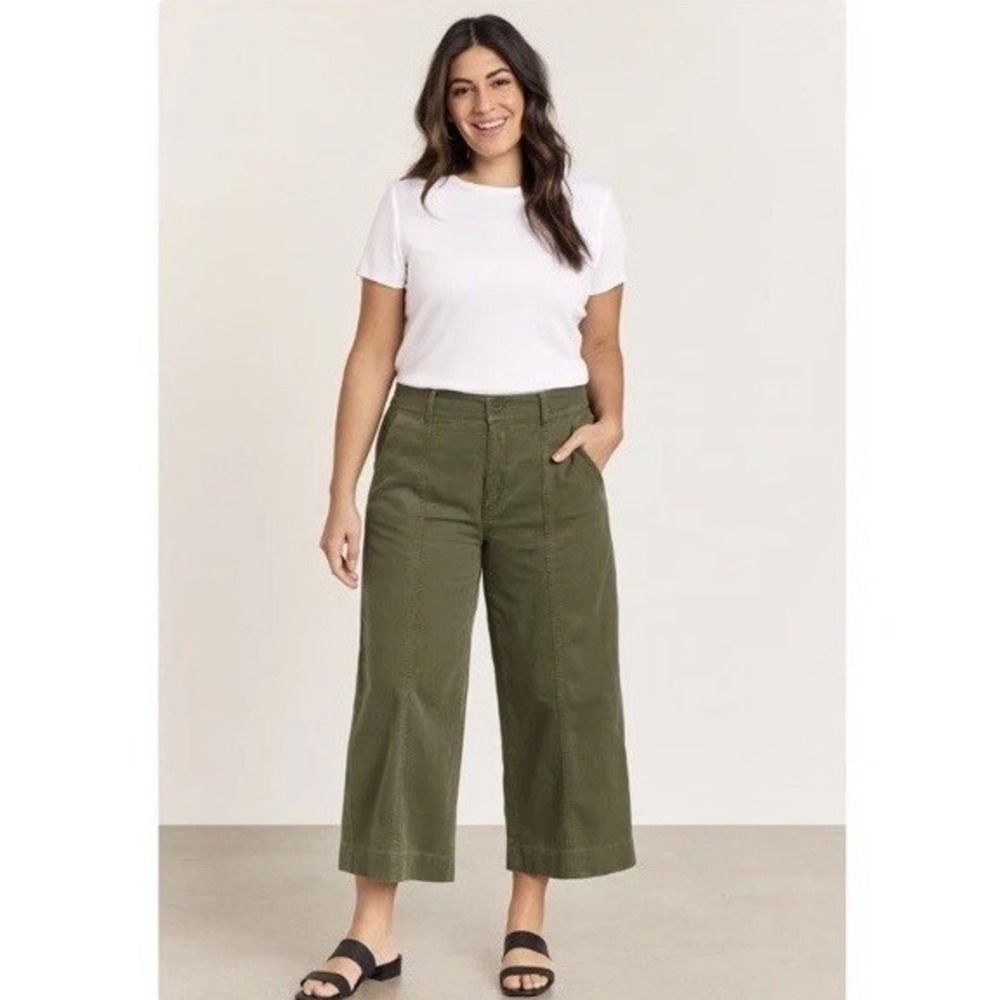 Evereve Women 30 Green Comfort Wide Leg 28.5" Inseam Utility Seam Minamilist